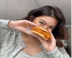 Janina Vela eating non vegetarian food